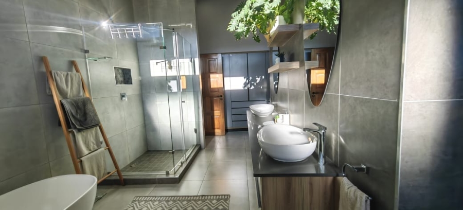 4 Bedroom Property for Sale in De Land Estate North West
